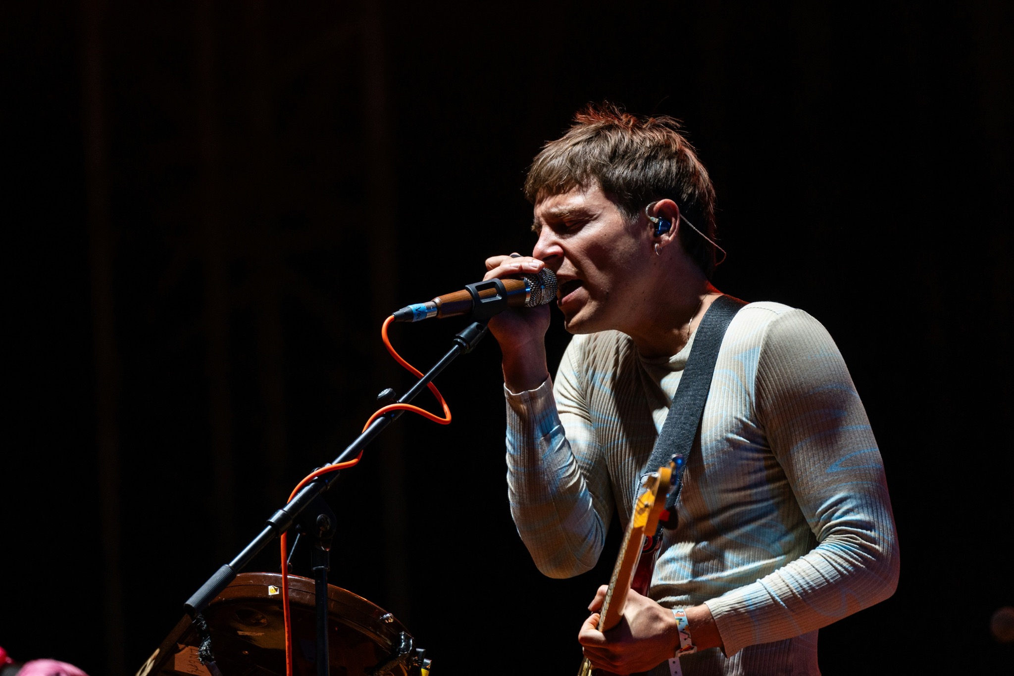 Indie artist singing live while playing electric guitar